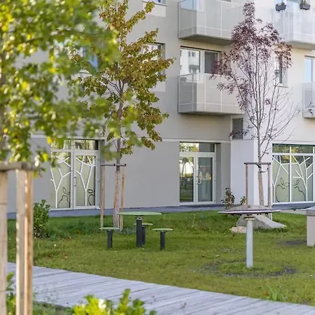 New 2 Bedroom By The Airport - Free Parking