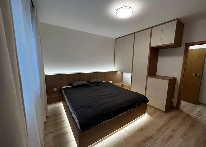 New 2 Bedroom By The Airport - Free Parking Bratislava