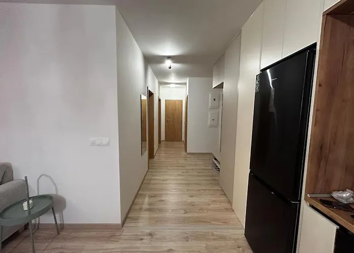 New 2 Bedroom By The Airport - Free Parking *