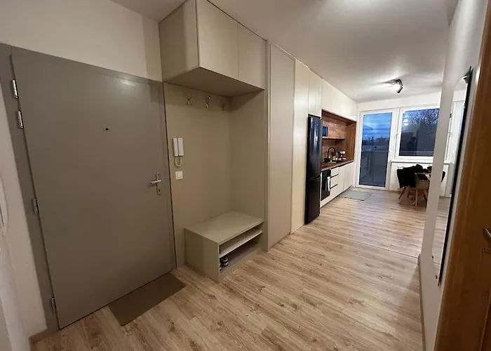 New 2 Bedroom By The Airport - Free Parking Lejlighed