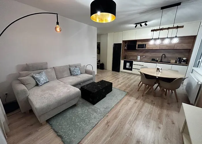 New 2 Bedroom By The Airport - Free Parking Lejlighed