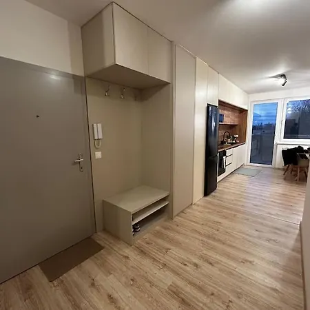New 2 Bedroom By The Airport - Free Parking Lejlighed